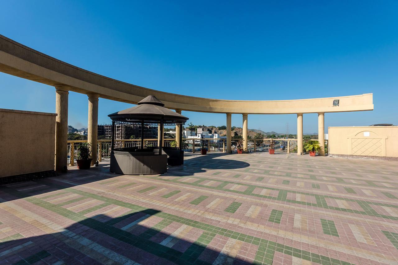 Golden Chariot Vasai Hotel Exterior photo