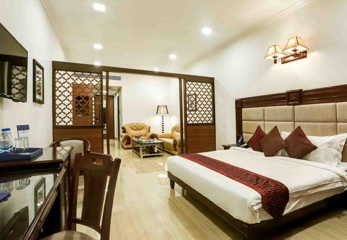 Golden Chariot Vasai Hotel Exterior photo